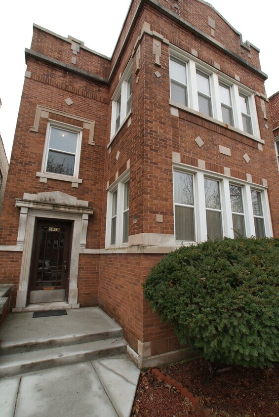 2645 W Winnemac Ave Unit 2, Chicago, IL 60625 Apartments in Chicago