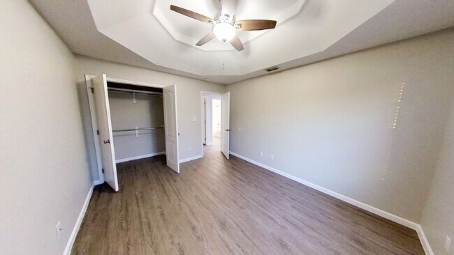 Guest Room - 614 Jasper St