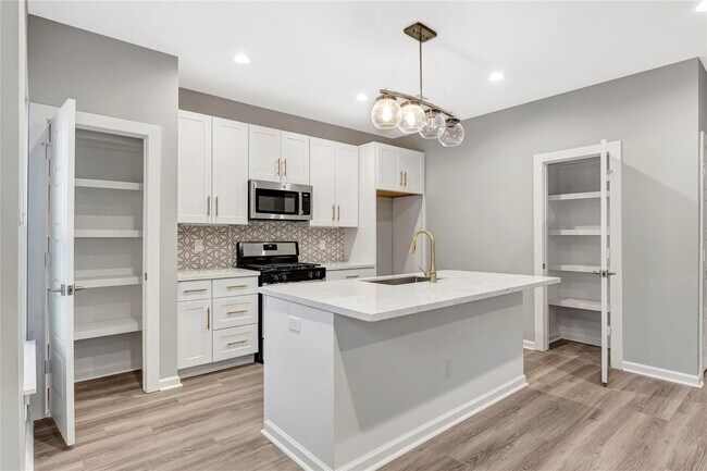 Building Photo - 6824 Dumble St