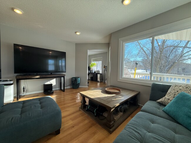 Foto del edificio - 4125 Goldenrod Ln N