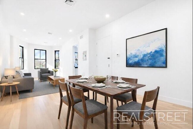 Foto del edificio - Brand New Large 3 Bed 2 Bath in Bushwick Townhouse!