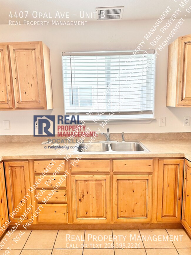 Foto del edificio - 4407 Opal Ave