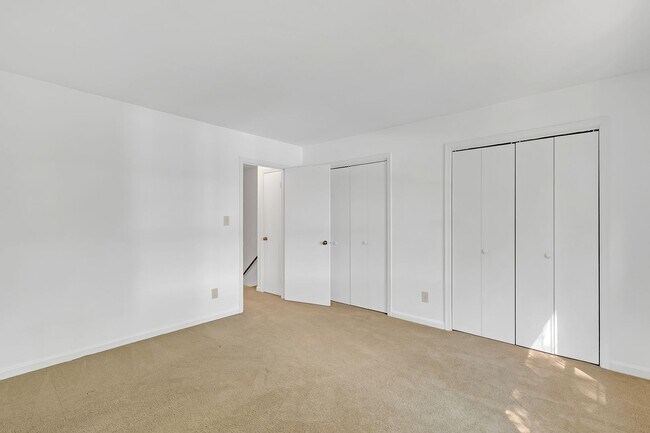 Foto del edificio - Call Sabrina Thomas at 757-767-0767 for more information