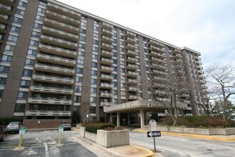 Building Photo - 1808 Old Meadow Rd