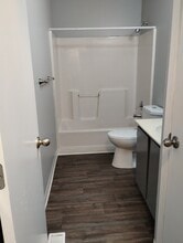 Upstairs Bathroom - Parkview Townhomes