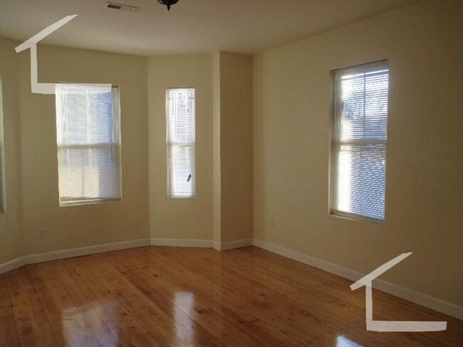 Building Photo - 225 Boylston St