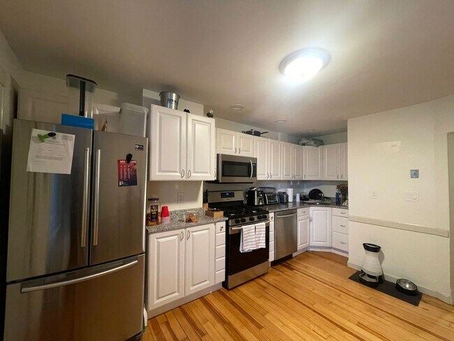 Foto del edificio - Renovated 3 Bed in Southie! Pet Friendly, ...