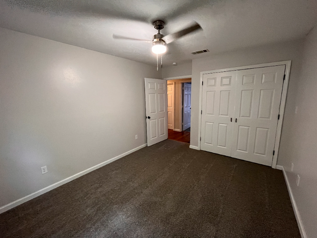 Foto del edificio - 133 N Ridge Dr