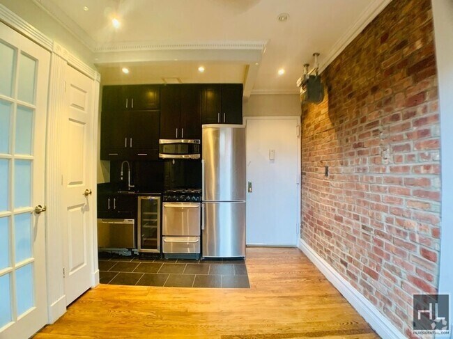 Building Photo - Mott Street