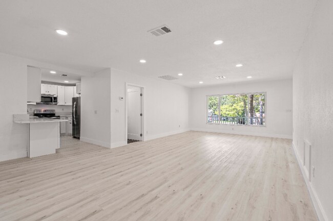 Foto del edificio - 1369 Pine Brook Dr