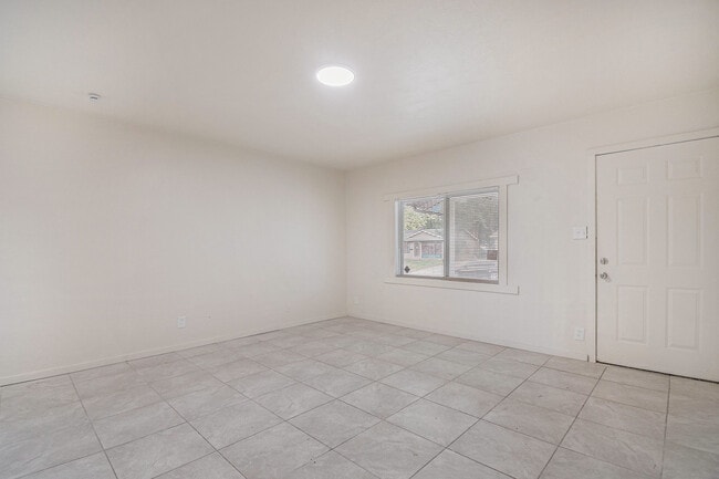 Building Photo - 126 Saint Robert Dr