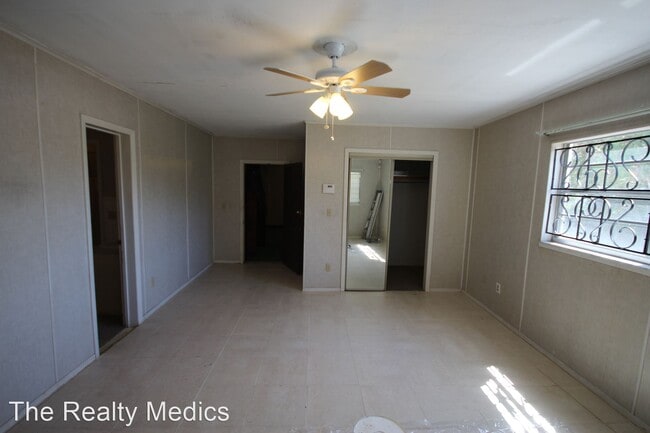 Building Photo - 3 br, 2 bath House - 3618 Wells St