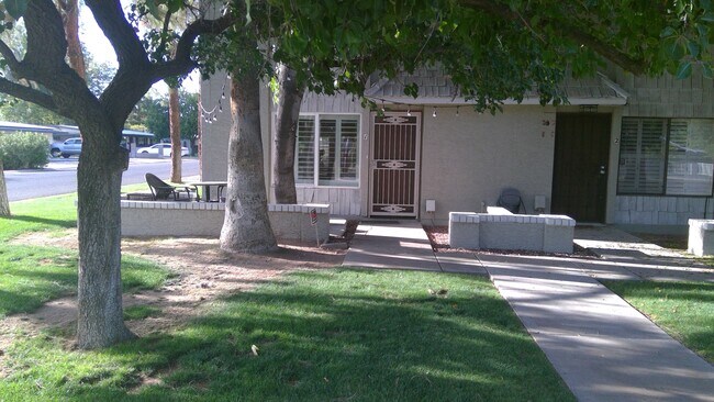 Foto del edificio - 1302 E Maryland Ave