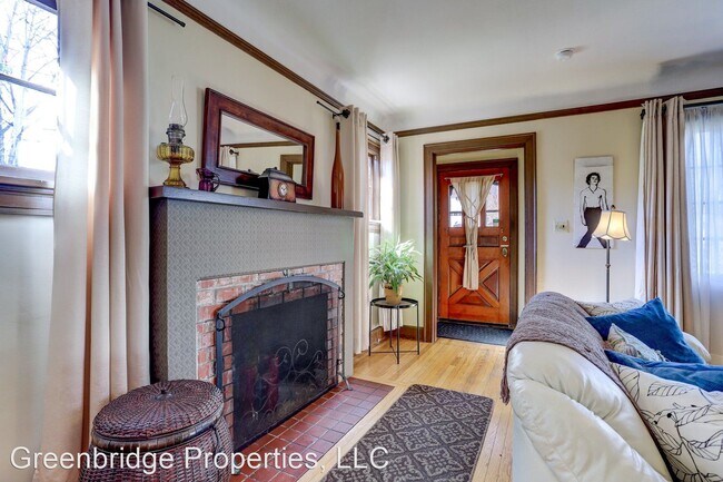 Building Photo - 3 br, 1 bath House - 3606 SE 11th Avenue