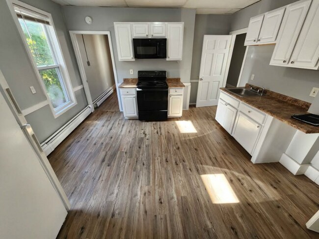 Building Photo - 538 Hall St