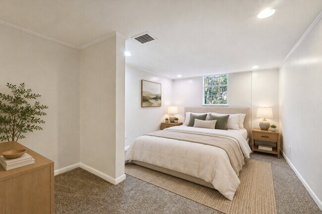 Foto del edificio - 2071/2073 E Roxboro Rd