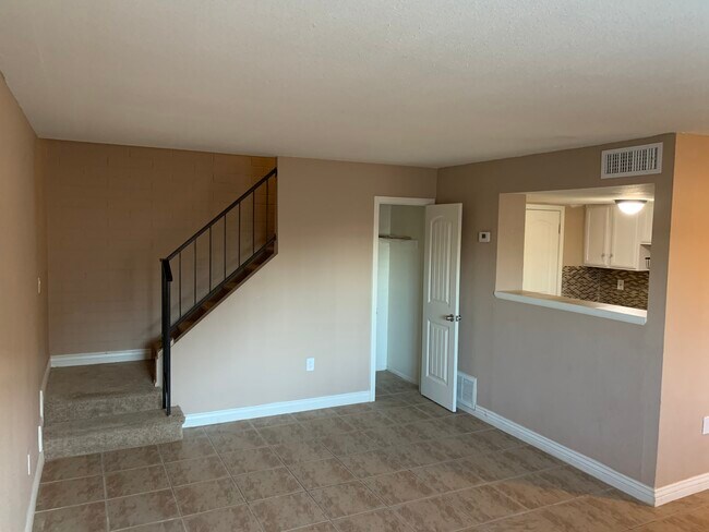 Foto del edificio - 4645 E Wood St