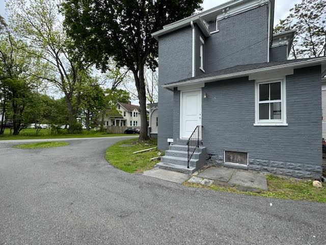 Building Photo - 41 Willow Ave