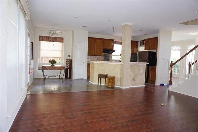 Building Photo - 413 Majesty Dr