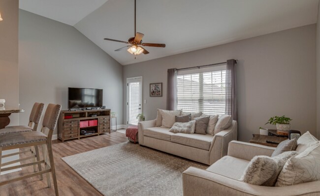 Foto del edificio - Beautiful home ready for you.