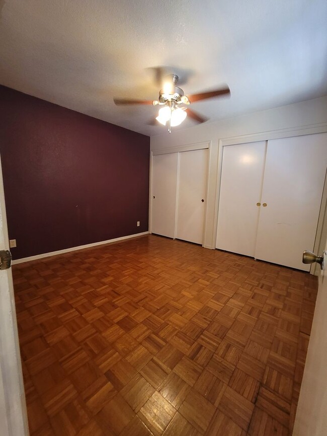 Building Photo - Cozy 3Bx2B Next to Fritz Grupe Park - Avai...
