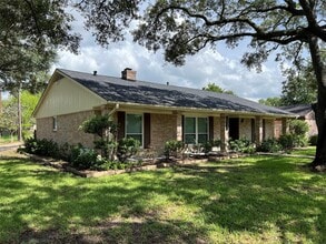 Building Photo - 10903 Albury Dr