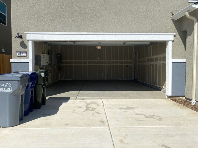 Building Photo - Price REDUCED on a beautiful BRAND NEW HOM...