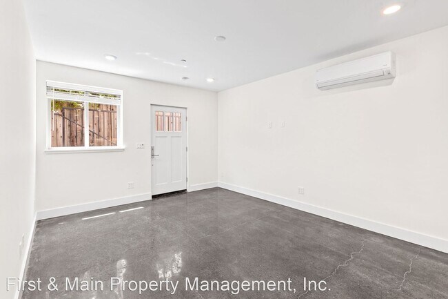 Foto del edificio - 1 br, 1 bath House - 2230A  Georgia Street