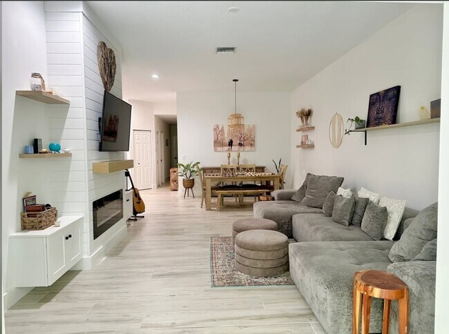 Foto del edificio - 1813 Wood Fern Dr