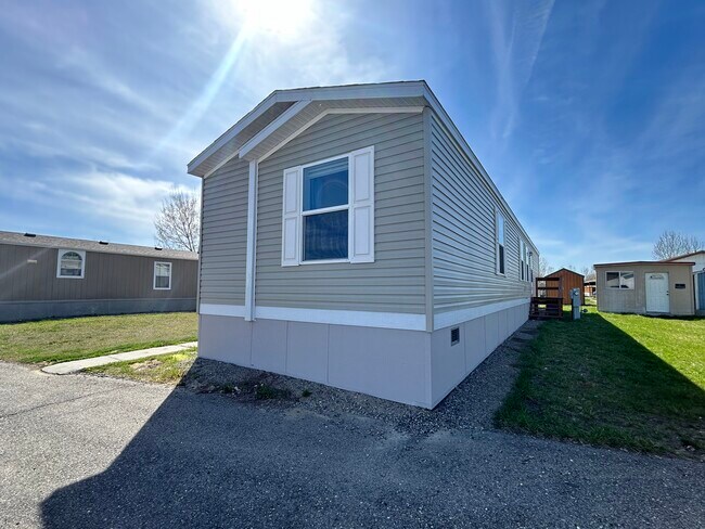 Building Photo - 18 Skeena St