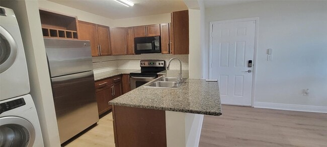 Building Photo - 350 Palm Cir W