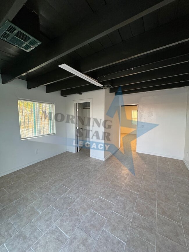 Foto del edificio - Charming Updated Home w/ Enclosed Yard & Storage