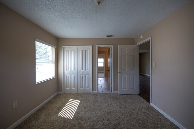 Building Photo - 455 Lake Howard Dr SW