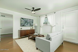 Building Photo - 616 S Bellview