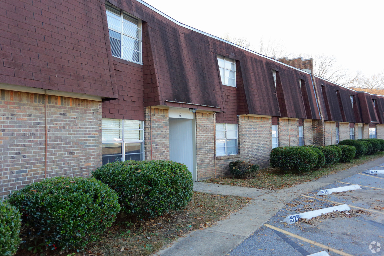 Primary Photo - Brookmoor Apartments