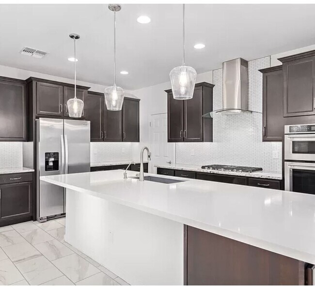 Building Photo - 3 BEDROOM IN PARKVIEW PLACE IN CHANDLER