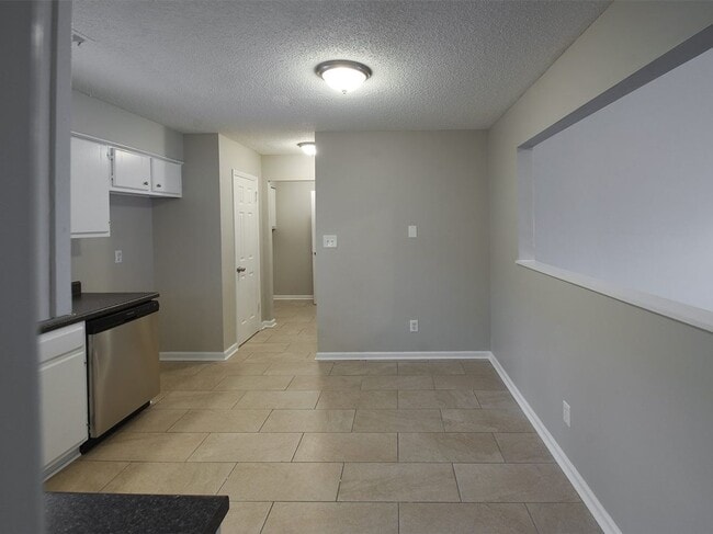 Building Photo - Great updated 4 bed, 2 bath home northeast of Memphis near Covington Pike.