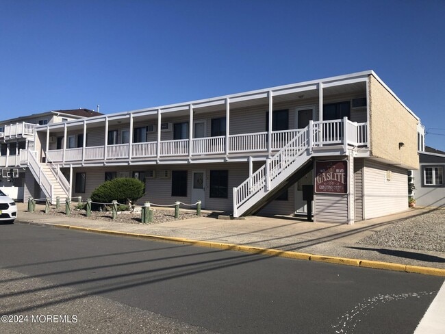 Building Photo - 1401-03 Boulevard