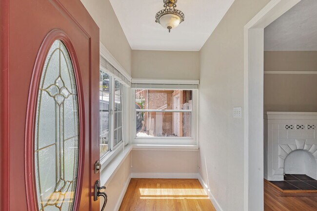 Foto del edificio - 4431 Penniman Ave