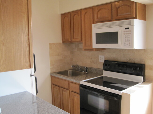 Kitchen - 310 70th St