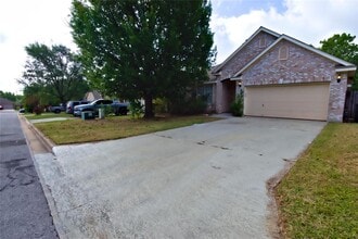Building Photo - 704 Thrush Dr