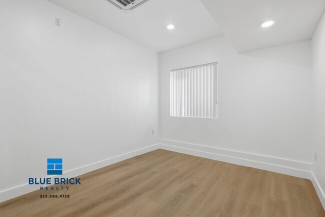 Foto del edificio - 5312 Corteen Pl