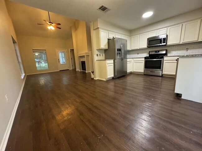Foto del edificio - Updated Austin's Colony 4 bedroom 2.5 bath...