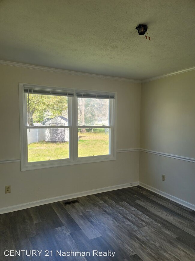 Building Photo - 4 br, 3 bath House - 11 Coach Street