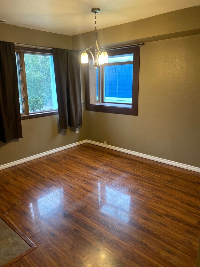 Building Photo - Stunning 2 Bed / 1.5 Bath East Anchorage T...