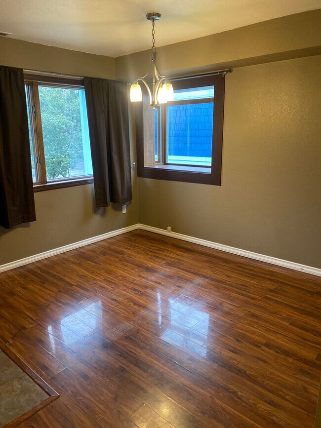 Foto del edificio - Stunning 2 Bed / 1.5 Bath East Anchorage T...
