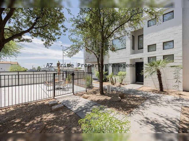 Photo - 7821 N 21st Ave Townhome