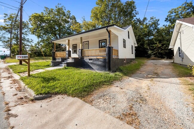 Building Photo - 1005 E Russell Ave