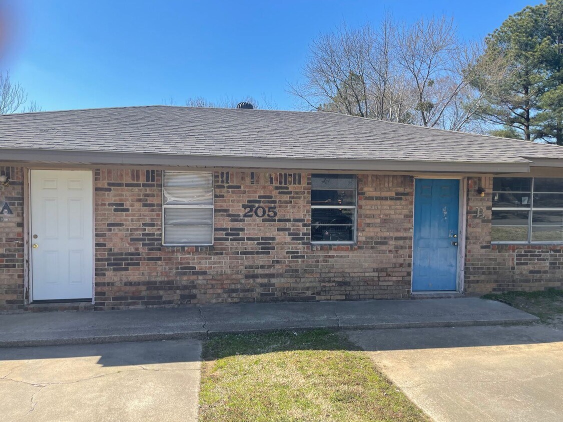 Primary Photo - 205 N 37th St