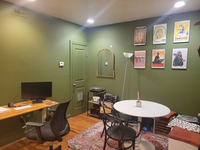 Building Photo - Charming 2 BR/1 BA Condo in Brentwood!